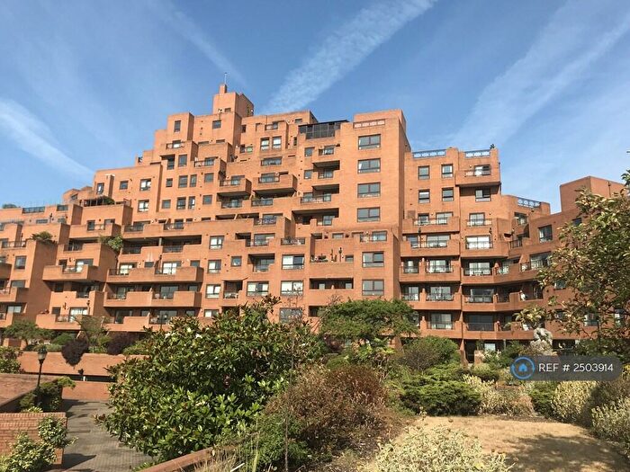 2 Bedroom Flat To Rent In The Highway, London, E1W