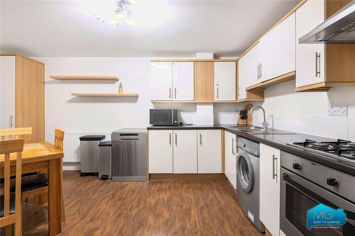2 Bedroom Flat To Rent In Coppetts Road, London, N10