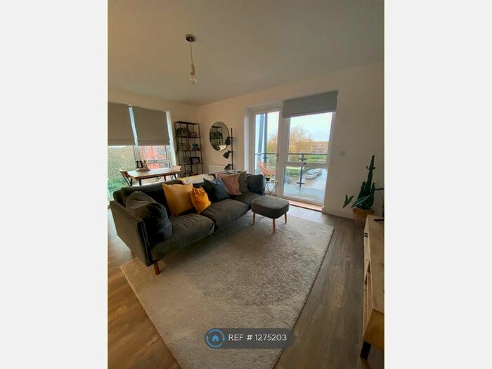 2 Bedroom Flat To Rent In Primula Court, Romford RM3