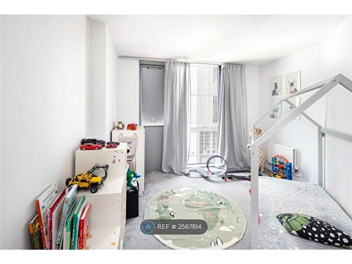 3 Bedroom Flat To Rent In Vertex Tower, London, SE8