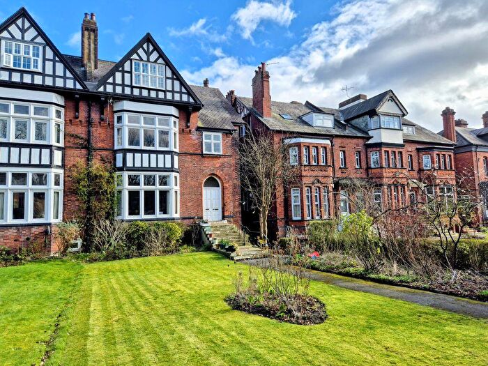 7 Bedroom Semi Detached House For Sale In Otley Road, Leeds, LS16