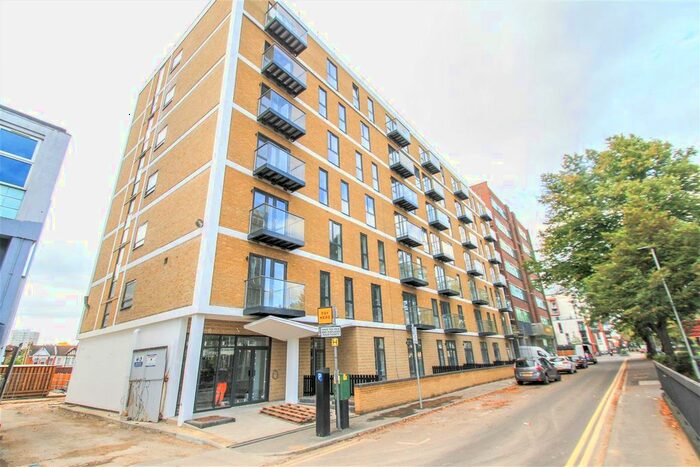 2 Bedroom Flat To Rent In Victoria Avenue, Southend-On-Sea, SS2