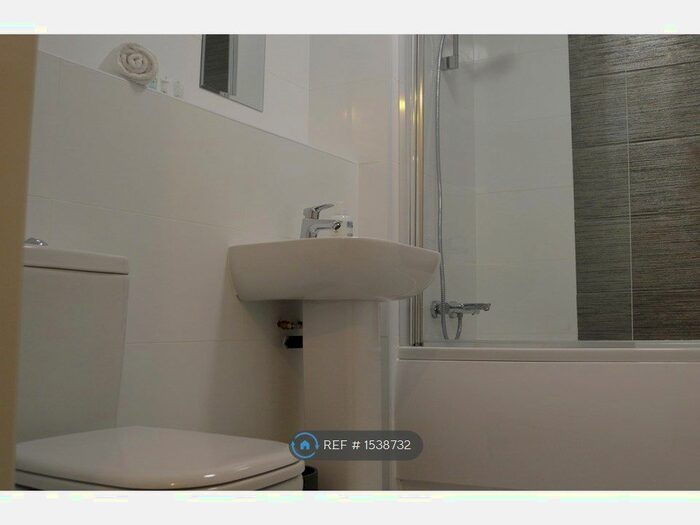 2 Bedroom Flat To Rent In Queens House, Sheffield, S1