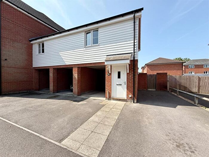 2 Bedroom Coach House To Rent In Cavendish Drive, Locks Heath, Southampton, SO31