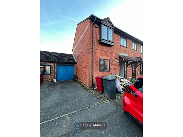3 Bedroom Terraced House To Rent In Flamborough Spur, Slough, SL1