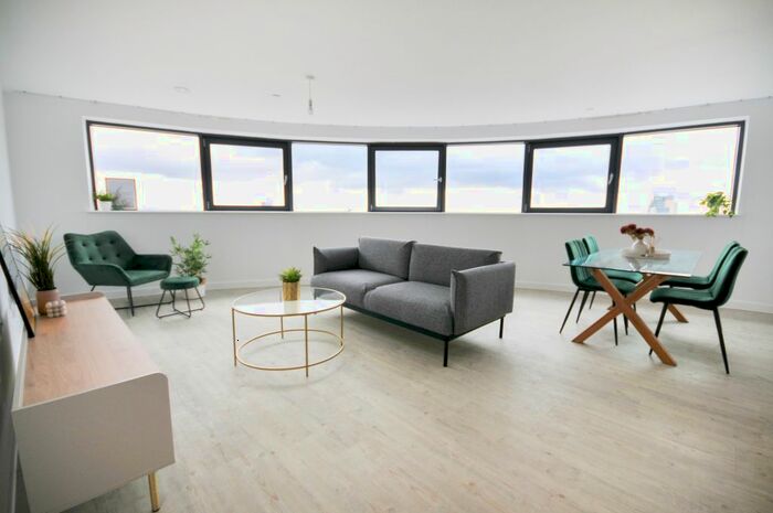 2 Bedroom Flat To Rent In Furness Quay, Salford, M50