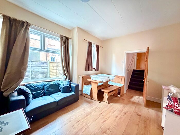 3 Bedroom Flat To Rent In Wilberforce Road, London, NW9