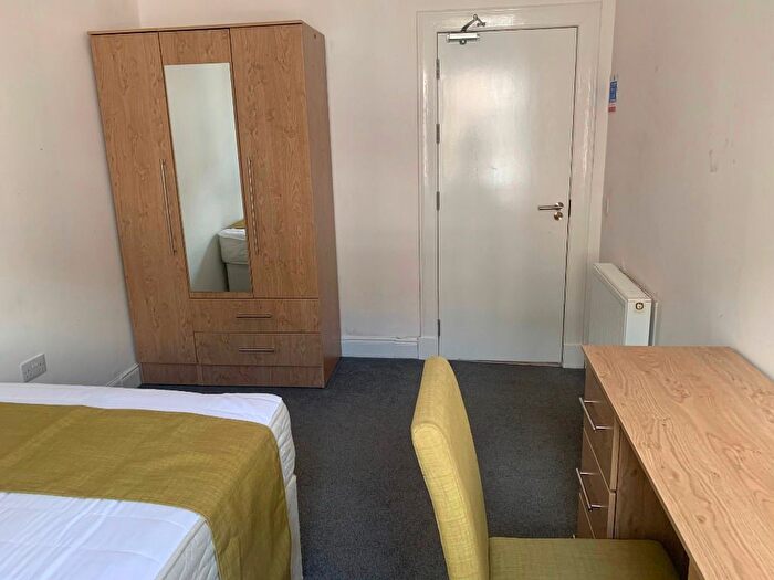 3 Bedroom Flat To Rent In Perth Road, West End, Dundee, DD1