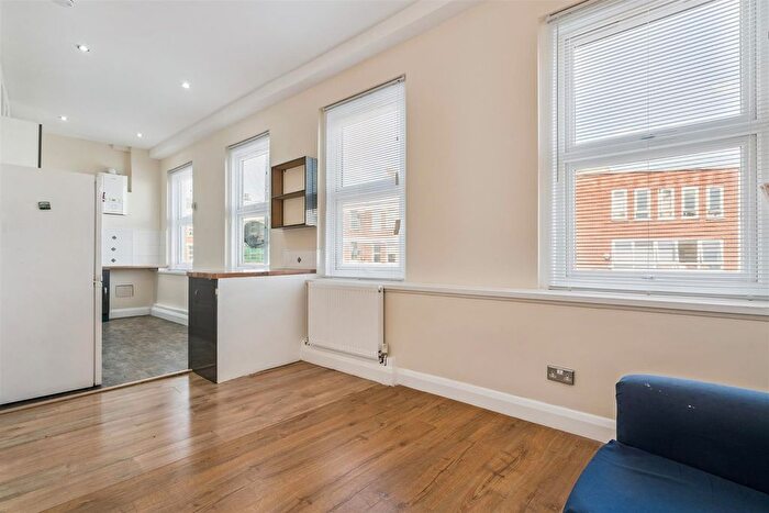 Studio To Rent In Mitcham Road, London, SW17