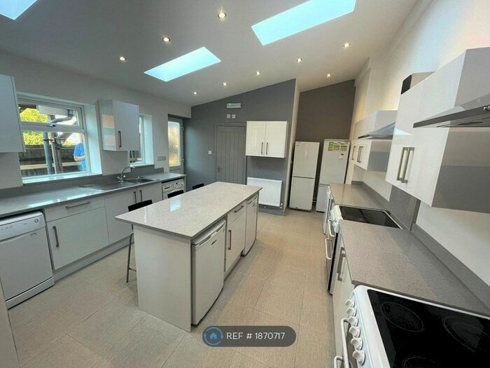 8 Bedroom End Of Terrace House To Rent In Alton Road, Birmingham, B29