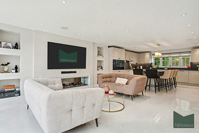 4 Bedroom Detached House For Sale In Tolmers Road, Cuffley, EN6