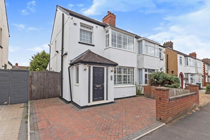 3 Bedroom Semi Detached House To Rent In Felix Avenue, Luton, Bedfordshire, LU2