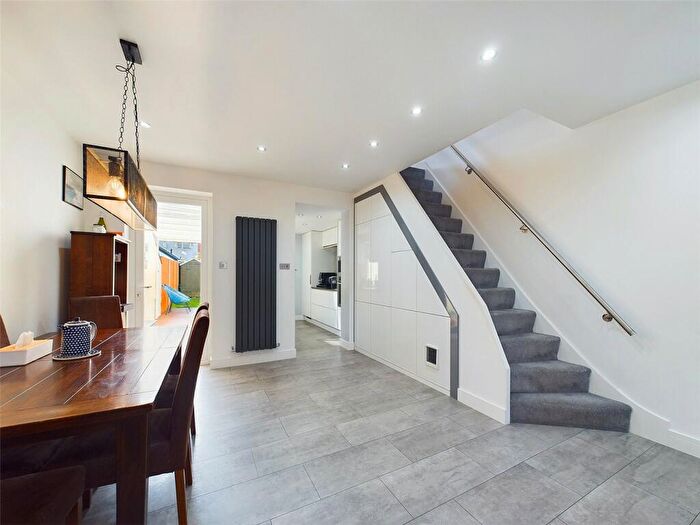 3 Bedroom Terraced House For Sale In Linden Road, Gloucester, Gloucestershire, GL1