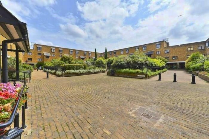 4 Bedroom Flat To Rent In Chesterton Square, London, W8