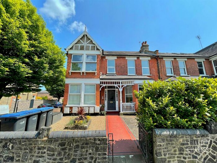 1 Bedroom Flat To Rent In Brownlow Road, London, N11