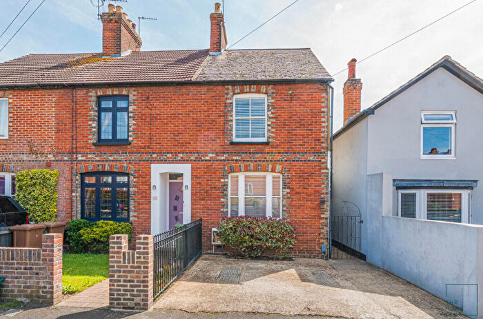 2 Bedroom End Of Terrace House To Rent In Barrack Road, Guildford, GU2