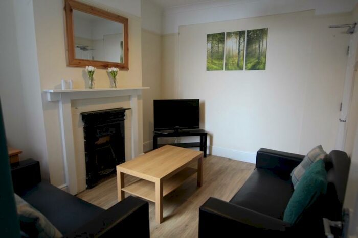 3 Bedroom Terraced House To Rent In Leslie Road, Northampton, NN2