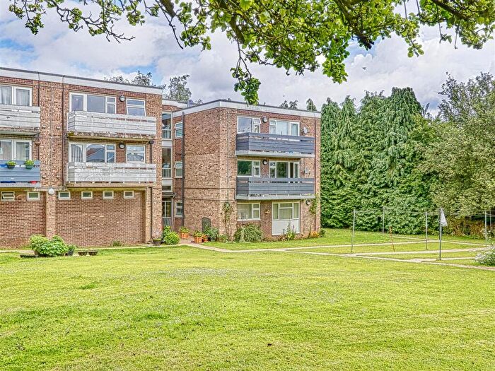1 Bedroom Apartment To Rent In Langhurst Court, Wenlock Close, Chesterfield, Derbyshire, S40