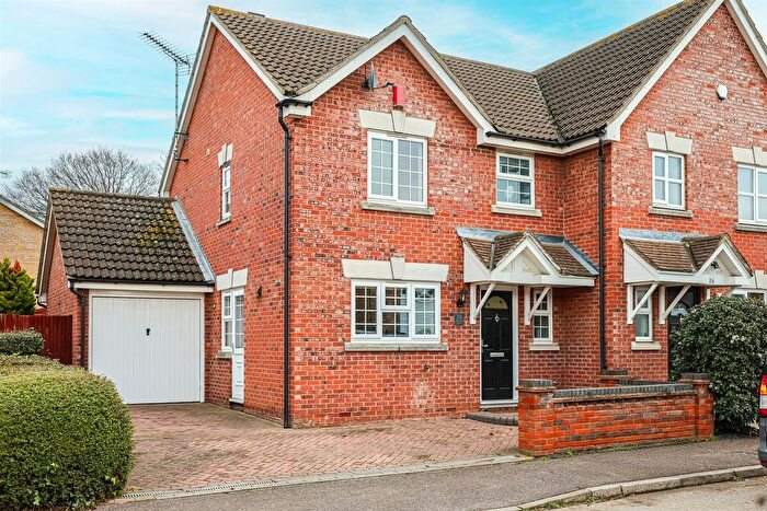 3 Bedroom Semi Detached House For Sale In Cheapside West, Rayleigh, SS6