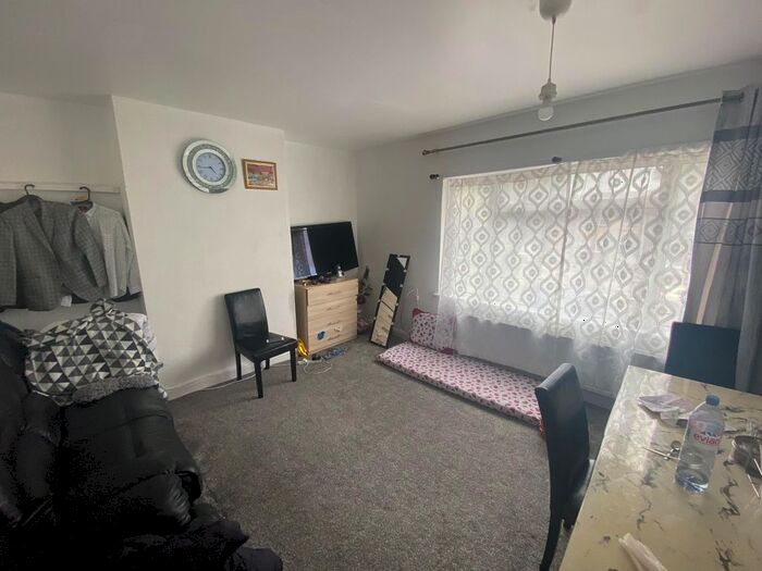 2 Bedroom Flat To Rent In Lady Margaret Road, Southall, UB1
