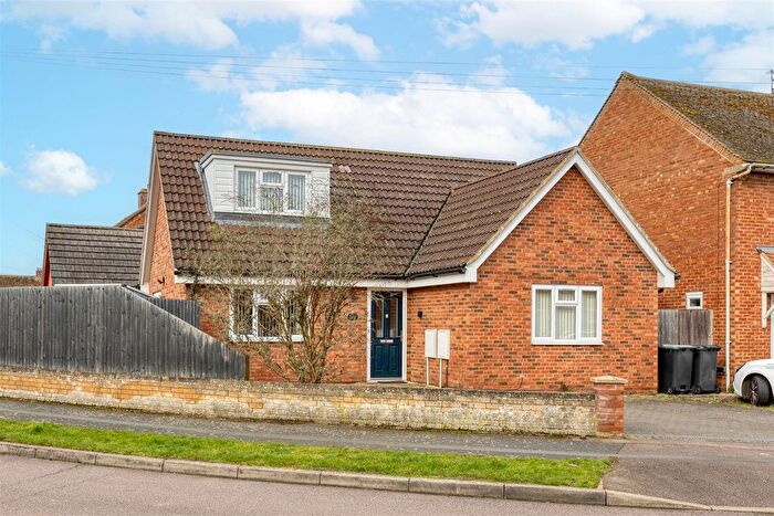 3 Bedroom Detached Bungalow For Sale In Kingsway, Stotfold, SG5