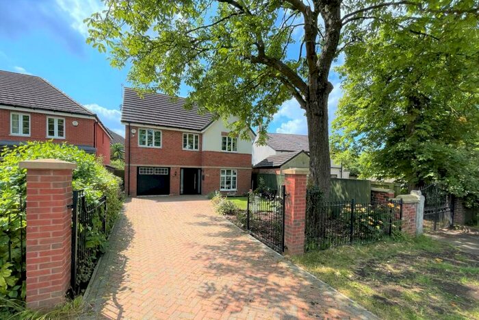 4 Bedroom Detached House To Rent In Red Hall Lane, Shadwell, Leeds, LS17