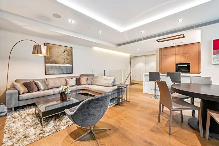 2 Bedroom Flat For Sale In Pearson Square, London, W1T