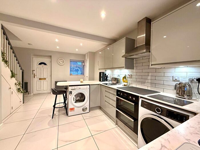 3 Bedroom Terraced House For Sale In Dulverton Avenue, Park North, Swindon, SN3