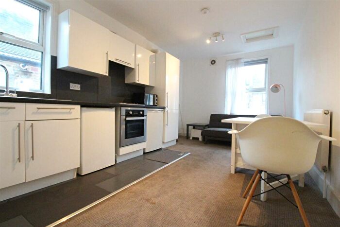 2 Bedroom Apartment To Rent In High Road Leytonstone, London, E11