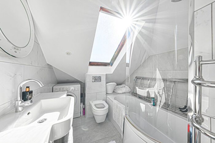 3 Bedroom Flat To Rent In Thurlow Road, Hampstead, NW3