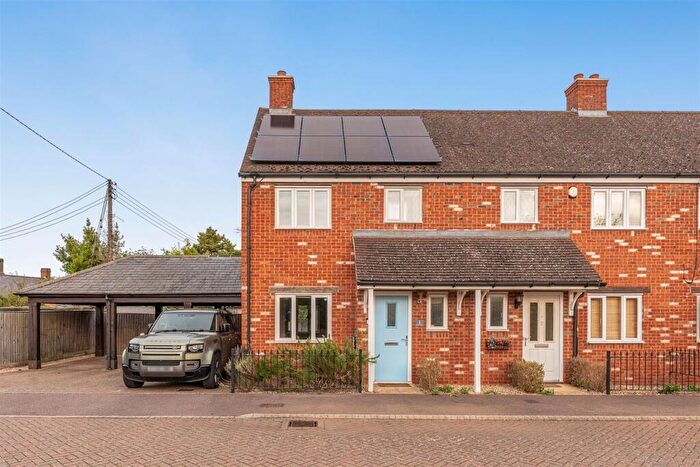3 Bedroom End Of Terrace House For Sale In Pinson Close, Little Bourton, OX17