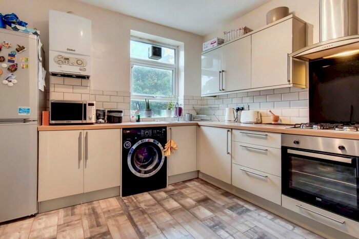 2 Bedroom Flat To Rent In Verulam Avenue, London, E17