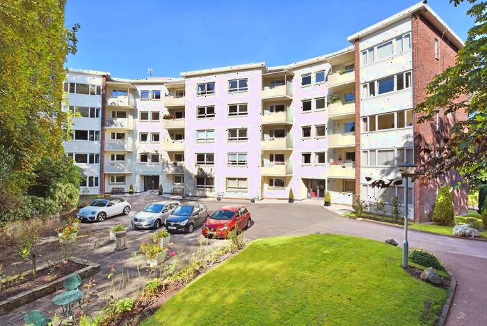 2 Bedroom Flat For Sale In Queen's Close, Lancaster Road, Harrogate, HG2