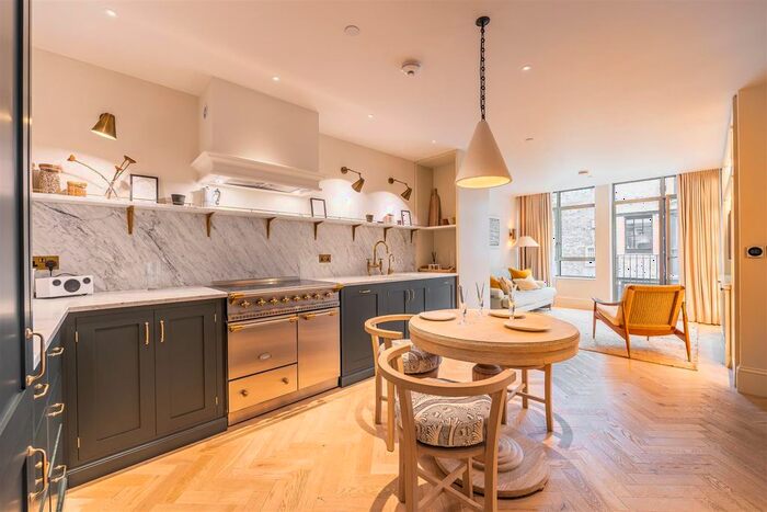 2 Bedroom Flat To Rent In Tottenham Mews, London, W1T