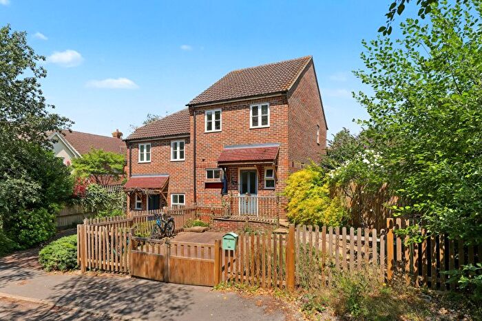 3 Bedroom Semi-Detached House For Sale In The Paddock, Kennington, OX1