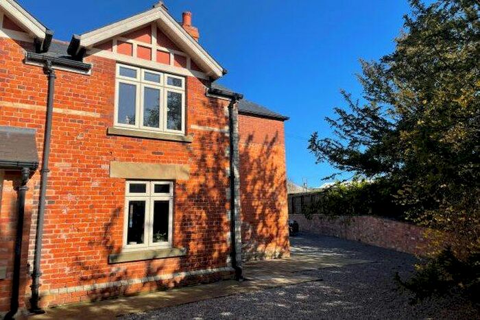 2 Bedroom Flat To Rent In Keldholme, York, YO62