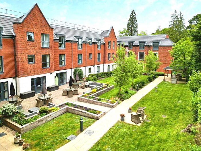 1 Bedroom Apartment For Sale In Birch Place, Dukes Ride, Crowthorne, Berkshire, RG45