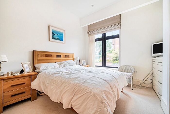 2 Bedroom Flat For Sale In Station Road, Henley-On-Thames, Oxfordshire, RG9