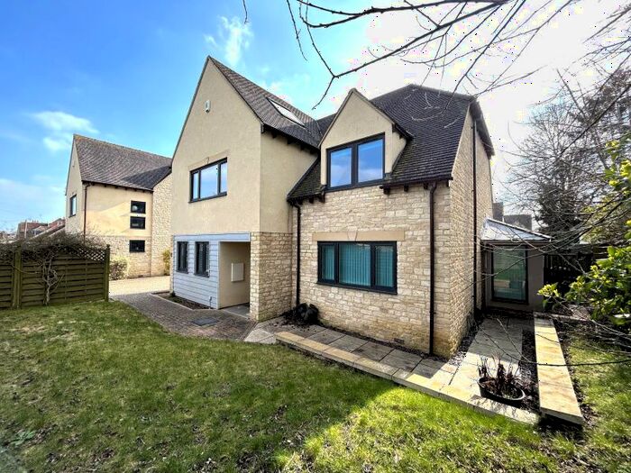 6 Bedroom Property To Rent In Warland Gardens, Kidlington, OX5