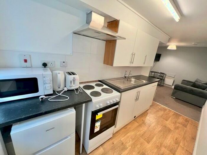 1 Bedroom Apartment To Rent In Millhaven Mews, Bradford, BD8