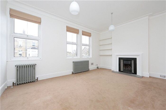 3 Bedroom Flat To Rent In Geraldine Road, London, SW18