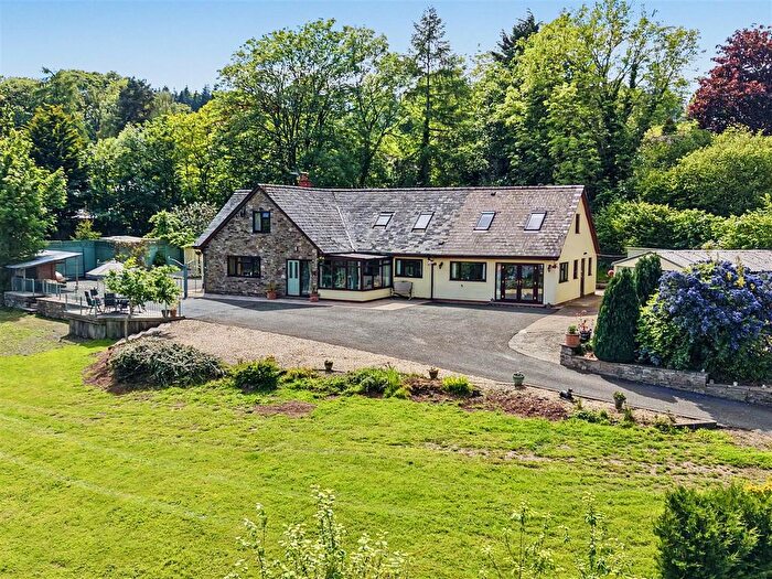 6 Bedroom Detached House For Sale In Smithy Orchard, Clyro, HR3
