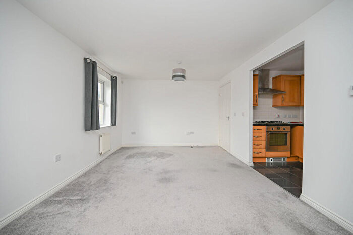 2 Bedroom Flat For Sale In Dunster Close, Rugby, CV22