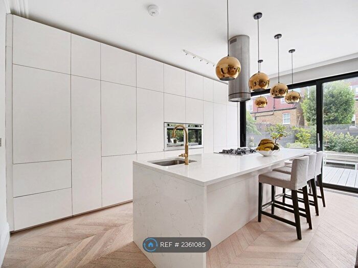 4 Bedroom Semi-Detached House To Rent In Arragon Gardens, London, SW16