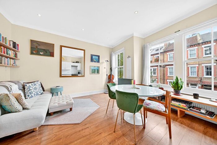 2 Bedroom Flat For Sale In Heyford Avenue, London, SW8