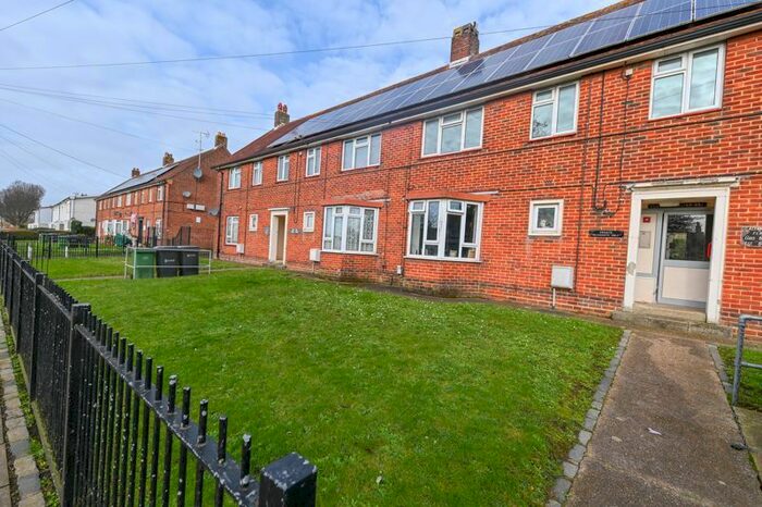 Studio To Rent In Allaway Avenue, Cosham, Portsmouth, PO6