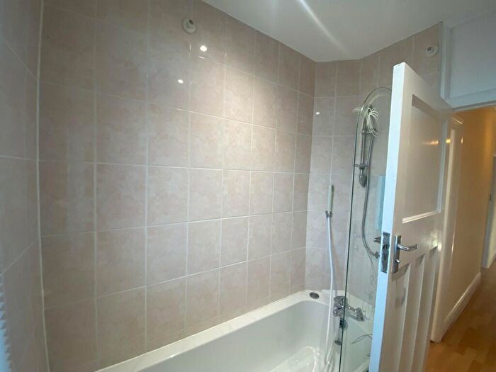 1 Bedroom Flat To Rent In Hart Road, Benfleet, Essex, SS7