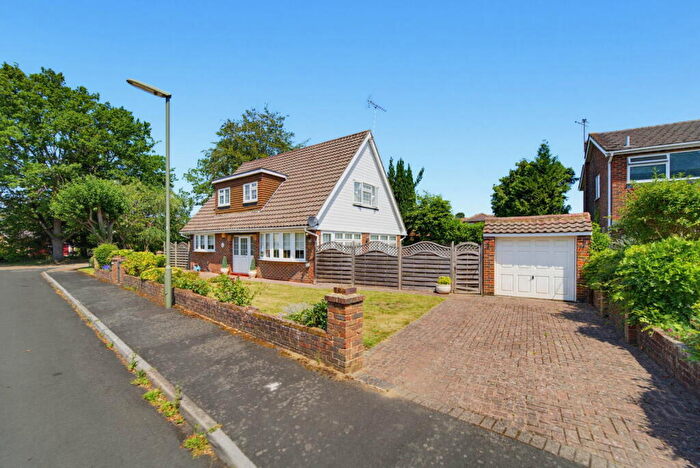 3 Bedroom Detached House For Sale In Fairlawns, Woodham, KT15