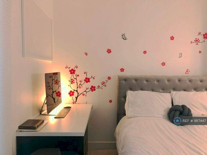 Studio To Rent In Town House, Marylebone, NW1