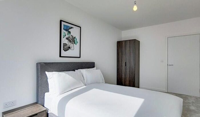 3 Bedroom Flat To Rent In Shipbuilding Way, London, Greater London, E13